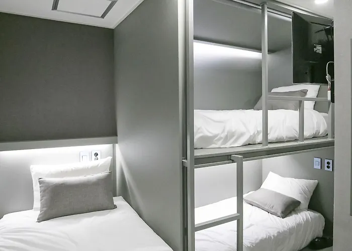 Philstay Myeongdong Station - ホテル 2*
