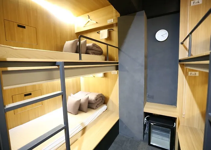Philstay Myeongdong Station - ホテル 2*